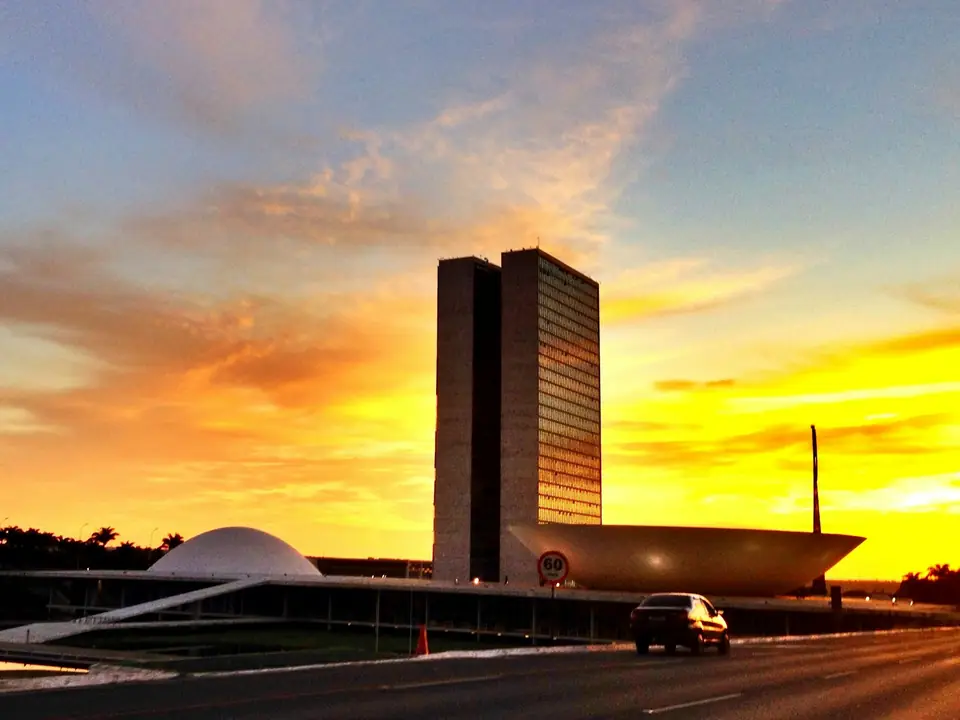 Congresso Nacional em Brasília ao entardecer